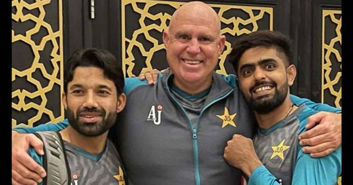Pakistani cricketer presents his Australian Christian coach an English translation of Quran