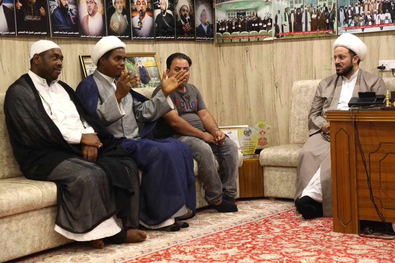 وفد من دولة سيراليون يزور العتبة الحسينية لاعداد خطباء حسينيين لبلادهم