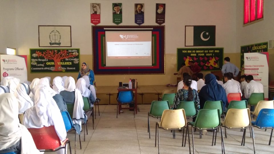 Pakistan: Chiniot education dept seals two schools for not imparting Quranic education