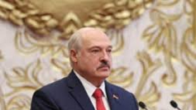Lukashenko replica all'Ue: Manderemo migranti in Germania
