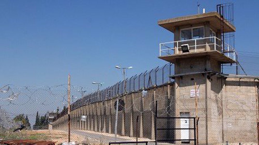 Five Palestinian prisoners continue hunger strike in jail