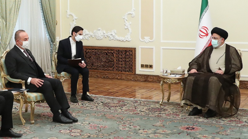Рәиси: "Теһран вә Анкара икитәрәфли әлагәләрин сәвијјәсини јүксәлтмәјә һазыр олмалыдыр"