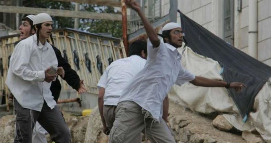 Extremist Jewish settlers attack Palestinian cars in northeastern Ramallah