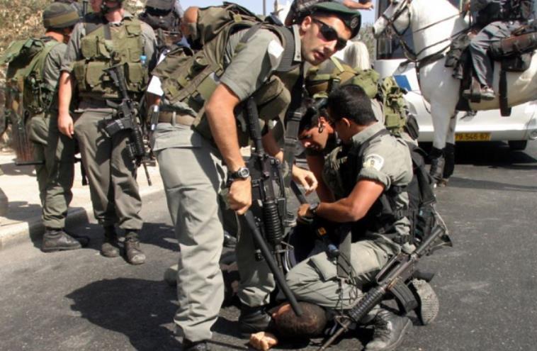 قوات العدو الصهيوني تعتقل 10 فلسطينيين من الضفة الغربية