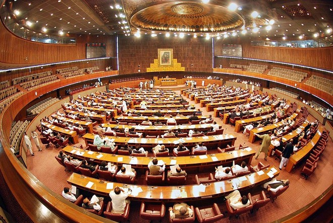 پاکستانی سینیٹ نے صحافیوں کے تحفظ کا بل کثرت رائے سے منظور کر لیا 