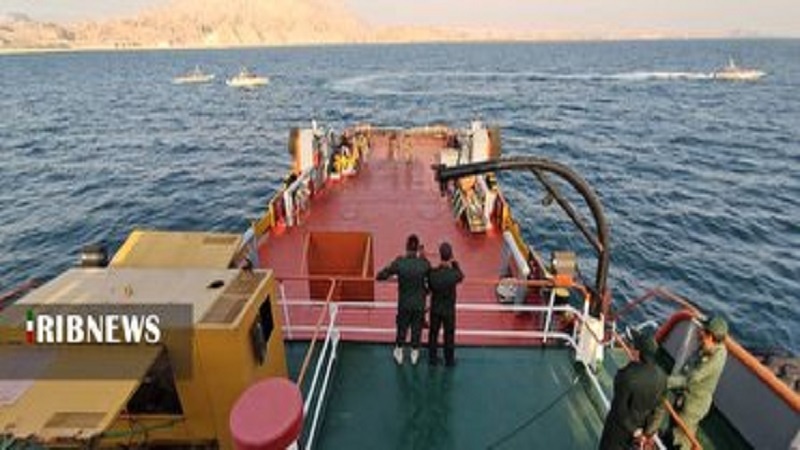AL Iran Sita Sebuah Kapal Asing di Perairan Selatan