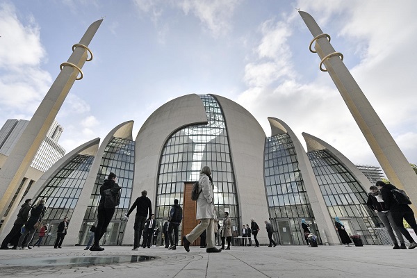 German mosque targeted in arson attack