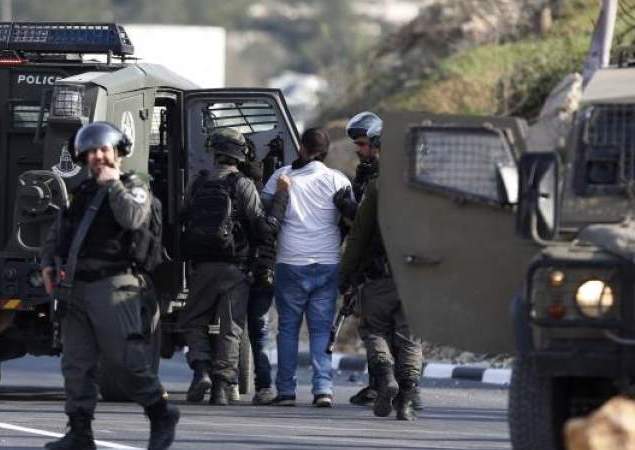 قوات العدو الصهيوني تعتقل 10 فلسطينيين من الضفة والقدس 