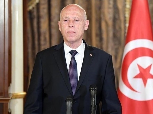تونسيون يهددون بإغلاق محطة بترول.. واحتجاجات ضد سعيّد
