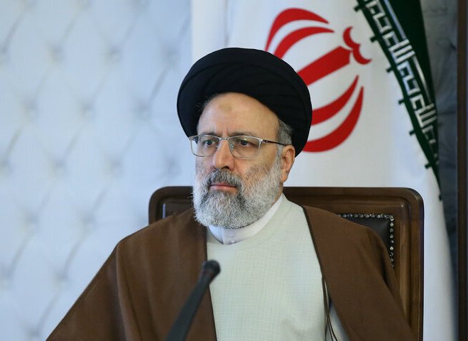 الرئيس الايراني يصدر قرار برفع حظر التجول الليلي في البلاد
