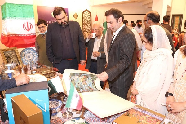 Inaugurada exposición internacional de arte islámico en Lahore