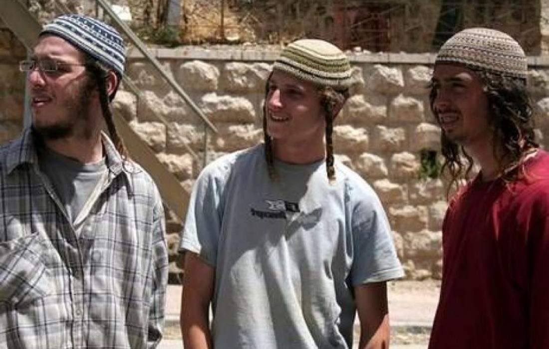 مستوطنون يهاجمون منازل فلسطينيين في عوريف جنوب نابلس