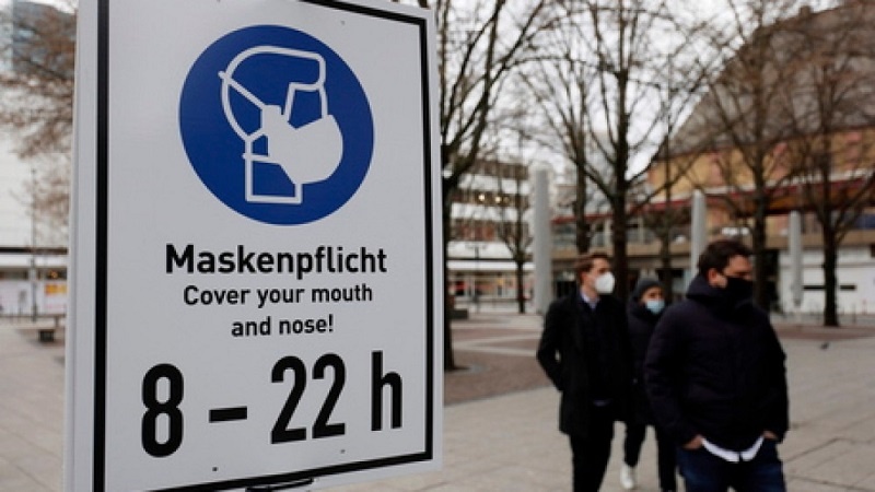Germania, ministro: vaccinati, guariti o morti!