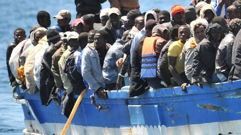 Migranti, nuovi sbarchi a Lampedusa e Puglia