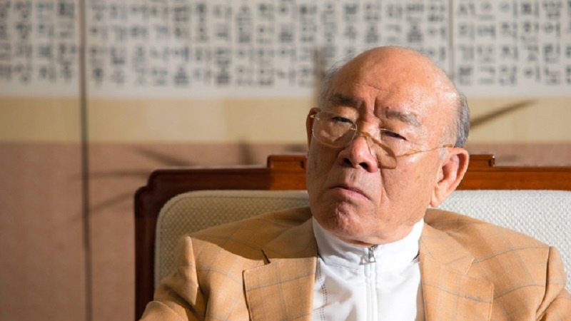 チョン・ドゥファン韓国元大統領が死去