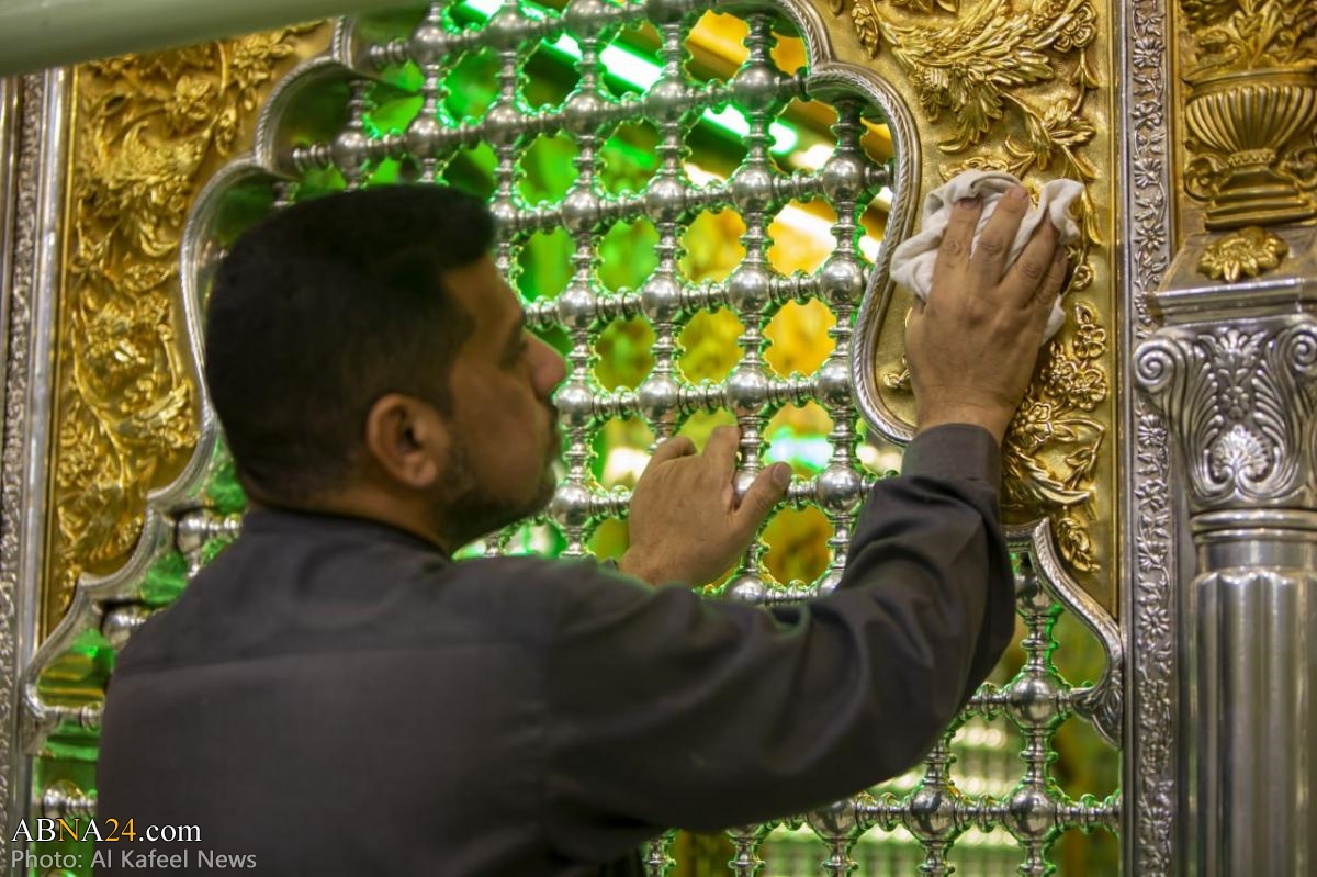Cleaning, washing grids of al-Abbas holy shrine (+Photos)