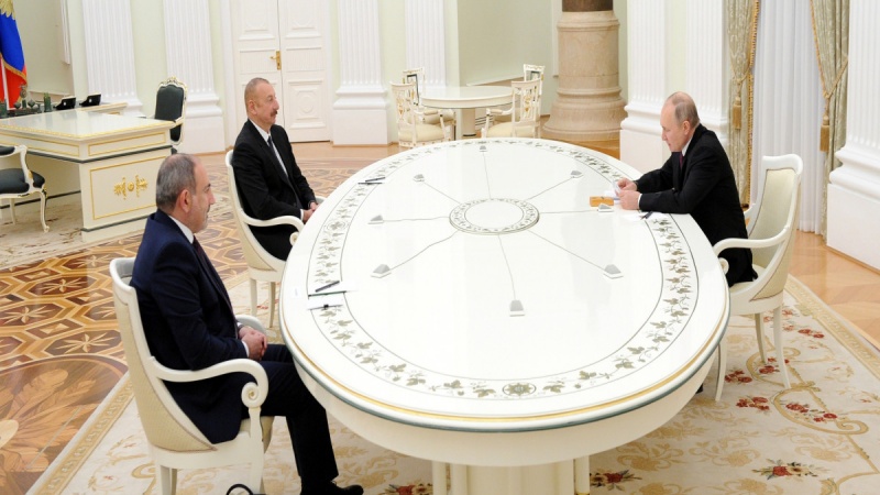 Путин Азәрбајҹан вә Ермәнистан рәһбәрләрини ҝөрүшдүрүр