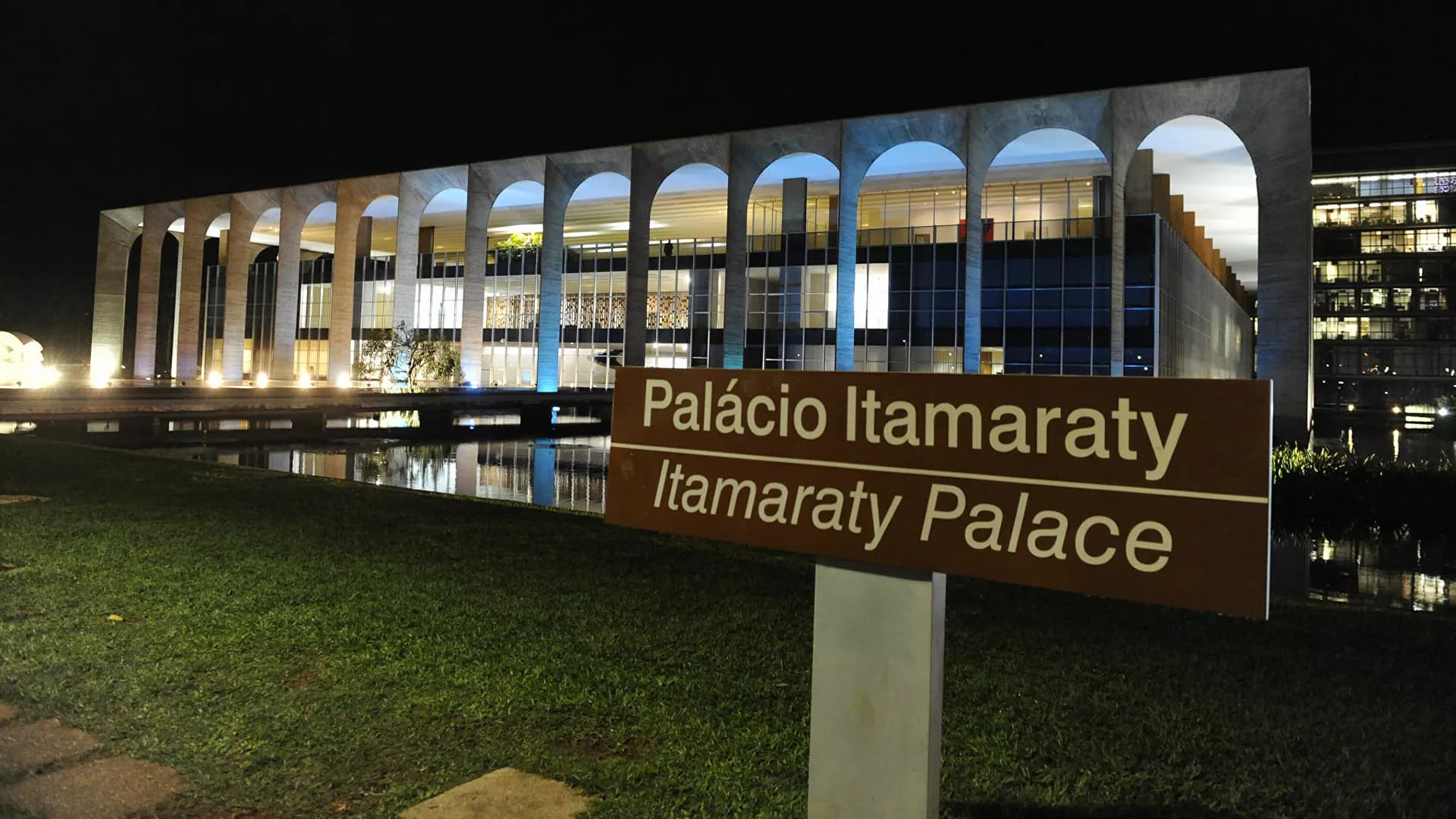Itamaraty troca seu alto escalão e revê políticas de Ernesto Araújo