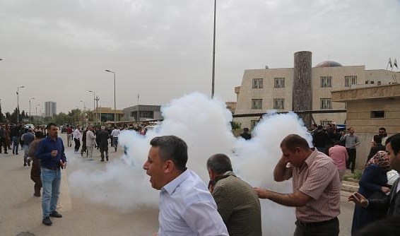 اعتقال مراسل تلفزيوني واختفاء آخر ومصور خلال تغطيتهم الإحتجاجات في السليمانية
