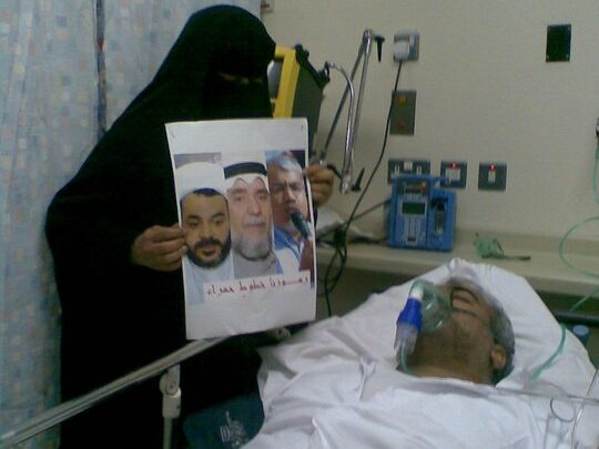 سلطات ولي العهد الخليفي تمنع "الدكتور السنكيس" من الاتصال بعائلته