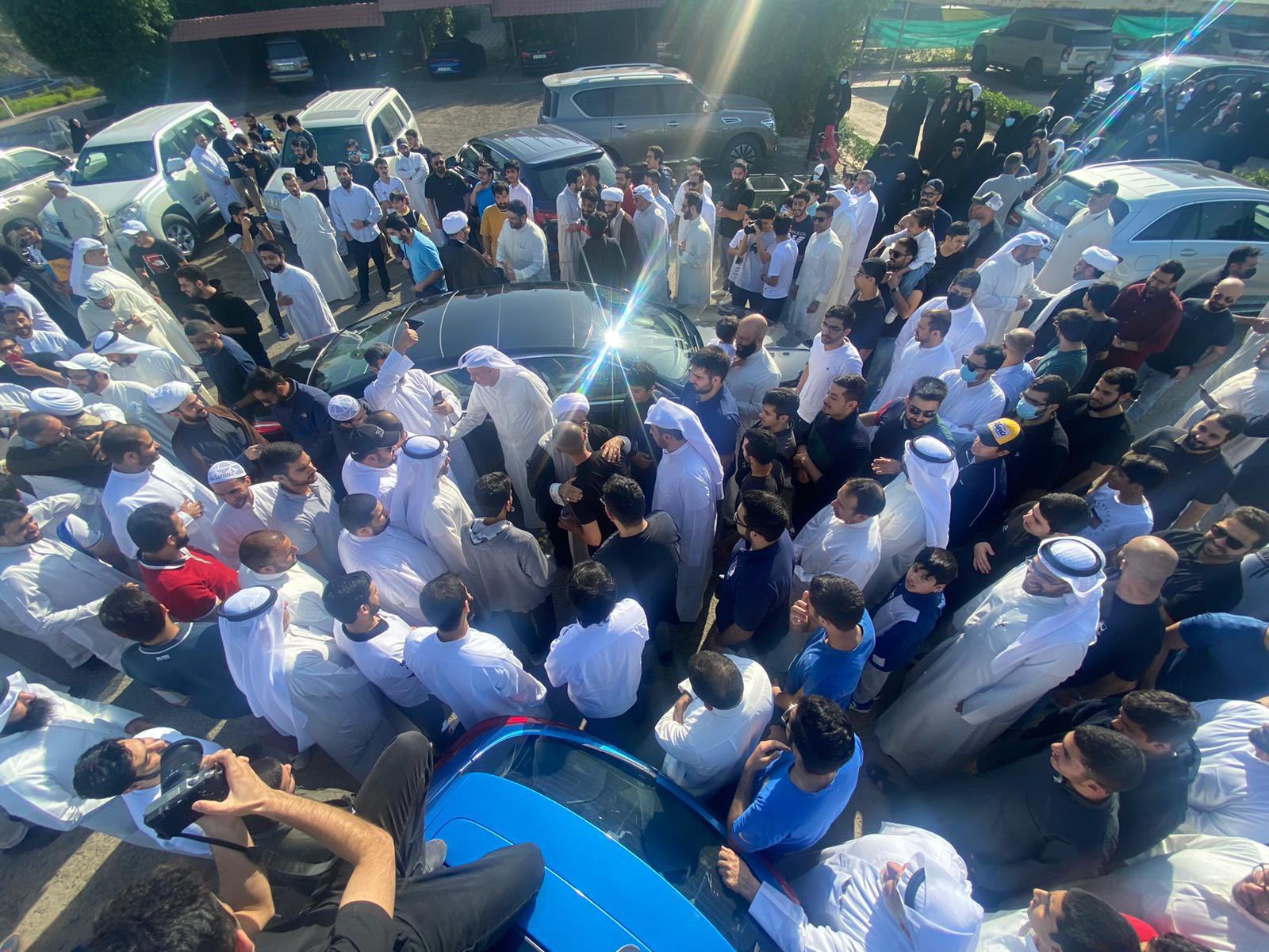 عودة رجل الدين الكويتي "الشيخ المعتوق" الى ارض الوطن+(صور)