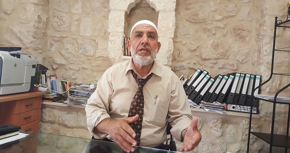 Israeli occupation authority accuses Sheikh Bakirat of delivering sermons, teaching Quran