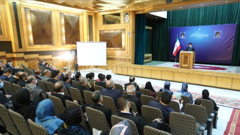 Раиси в кругу иранцев в Туркменистане: Иран стремится развивать отношения со всеми странами мира