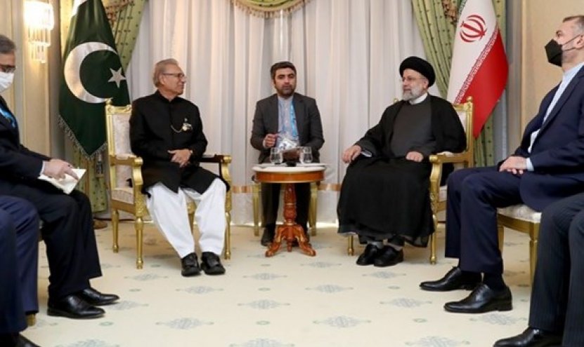 الرئيسان الايراني والباكستاني يتباحثان حول توطيد العلاقات
