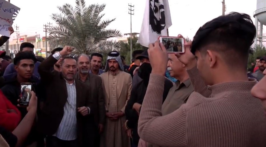 المتظاهرون في النجف يمهلون المحافظ 3 ايام لتقديم الاستقالة