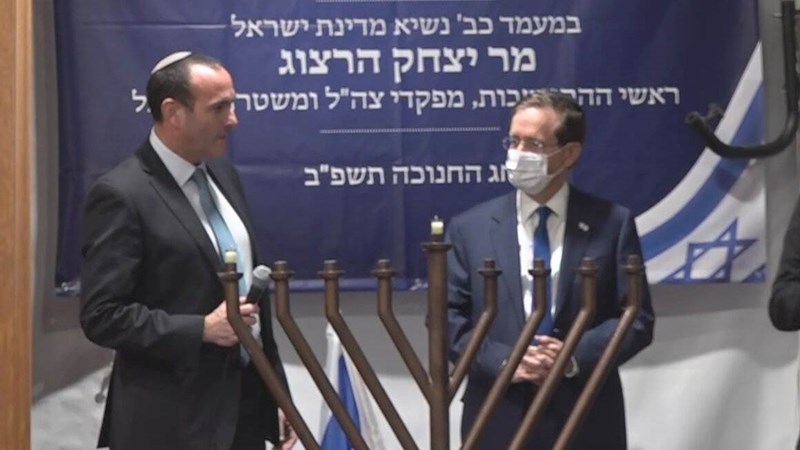 Israeli occupation president atorms Ibrahimi Mosque accompanied by extremist settlers