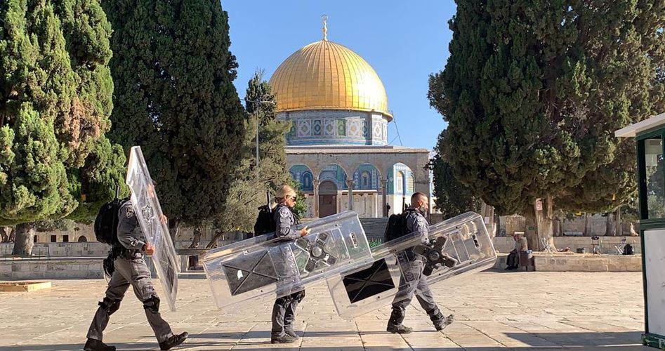 Dozens of extremist Jewish settlers perform Talmudic rituals at Al-Aqsa 