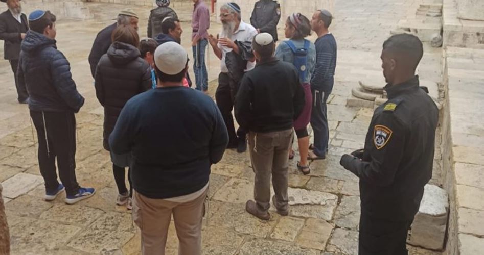 150 Extremist Jewish settlers defile Aqsa Mosque in morning tours