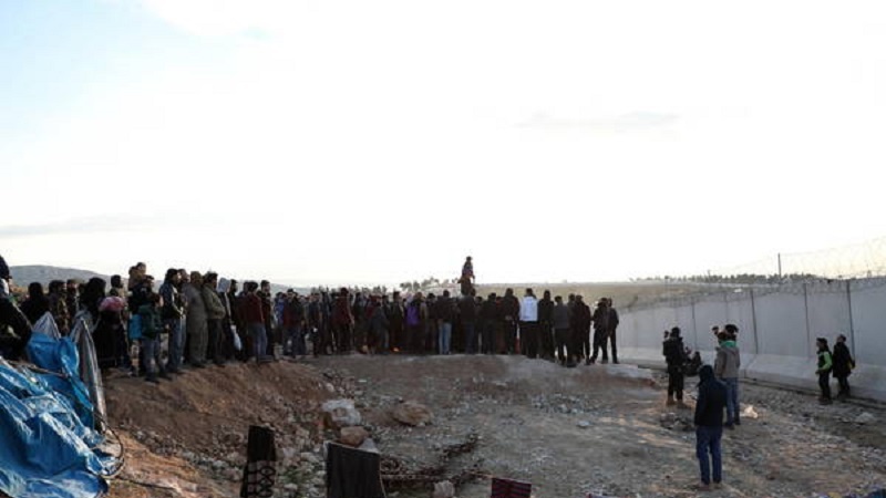 Siria, la pioggia danneggia un campo profughi a Idlib