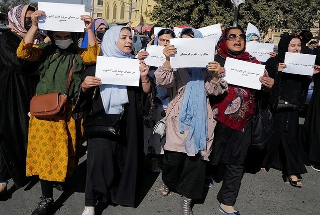 "لا يمكن لأحد أن يعطيها لأحد".. "طالبان" تصدر مرسوما حول حقوق المرأة