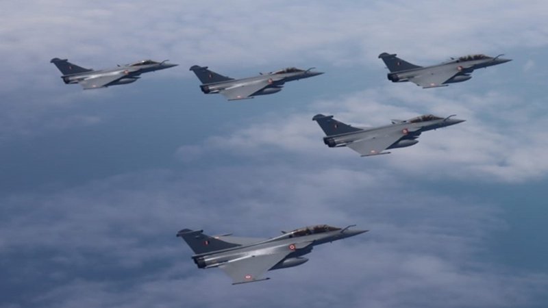 La Francia vende 80 caccia Rafale agli Emirati Arabi Uniti