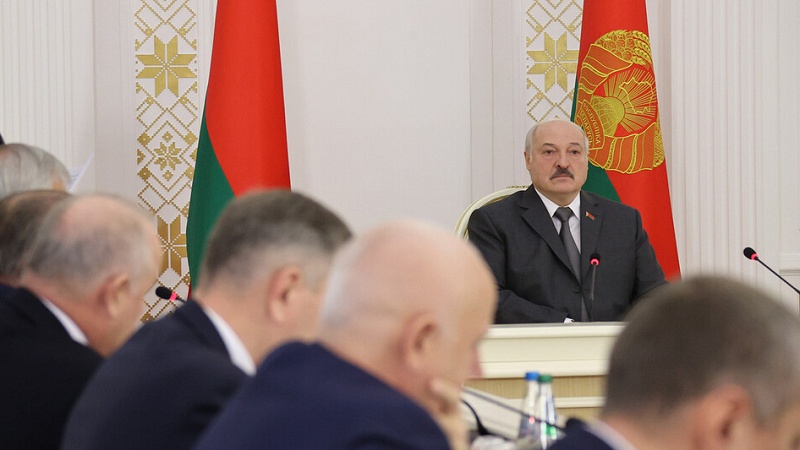Президент Белоруссии: экономика страны находится под беспрецедентным давлением из-за западных санкций