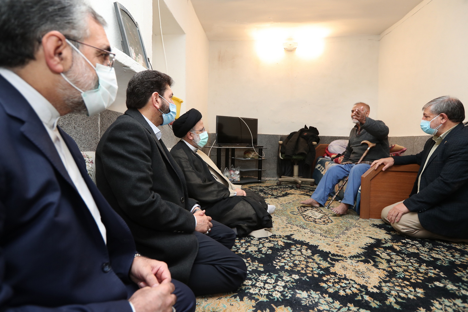Pres. Raisi visits family of two Holy Defence martyrs