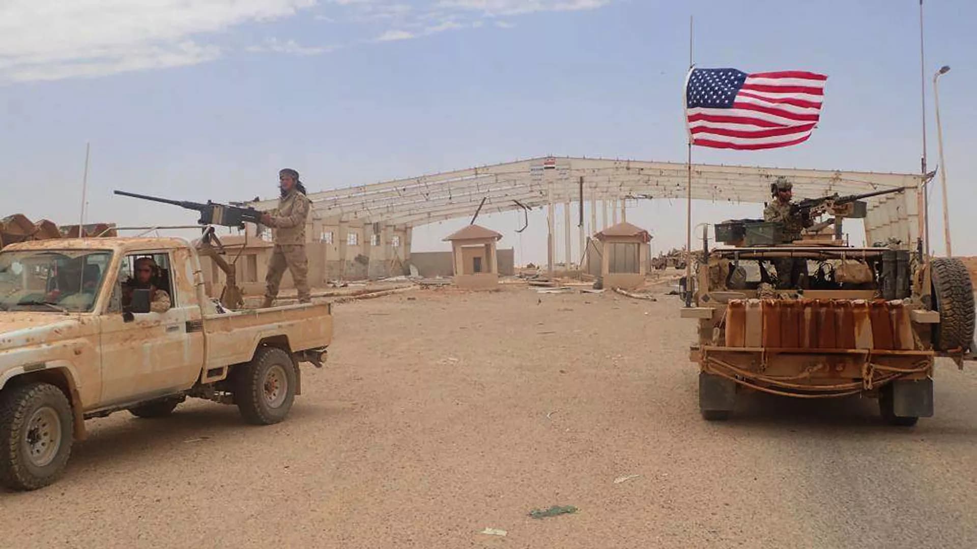 Explosões teriam ocorrido dentro de base militar dos EUA em Homs no leste da Síria