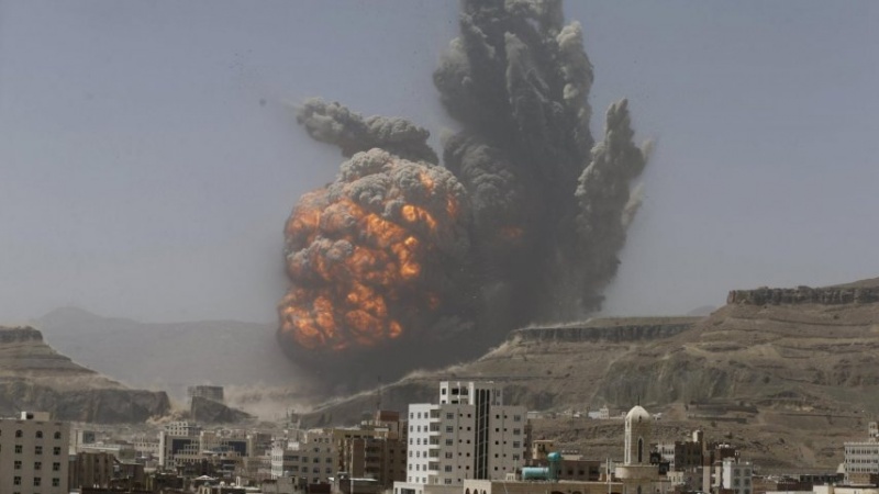 サウジ戦闘機がイエメン首都を攻撃