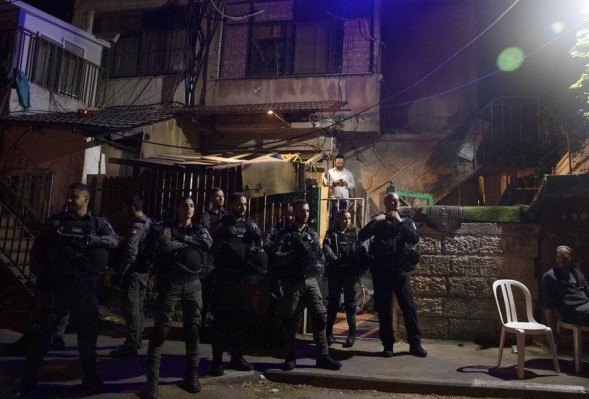 العدو الاسرائيلي أغلق مداخل حي الشيخ جراح بالقدس المحتلة