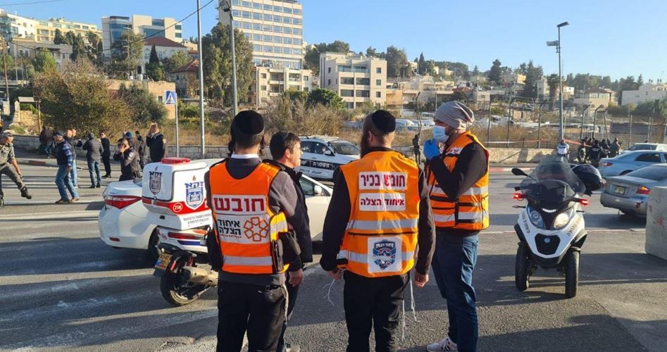 Jewish settler injured in alleged stabbing attack