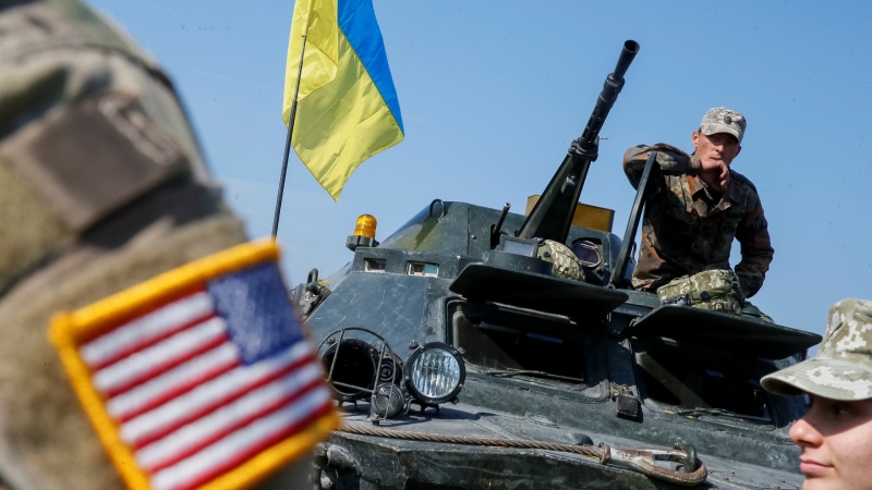 Поставка оружия на Украину и противостояние Китаю и России - ось оборонной программы США