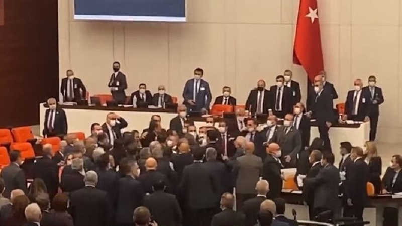 Потасовка в турецком парламенте