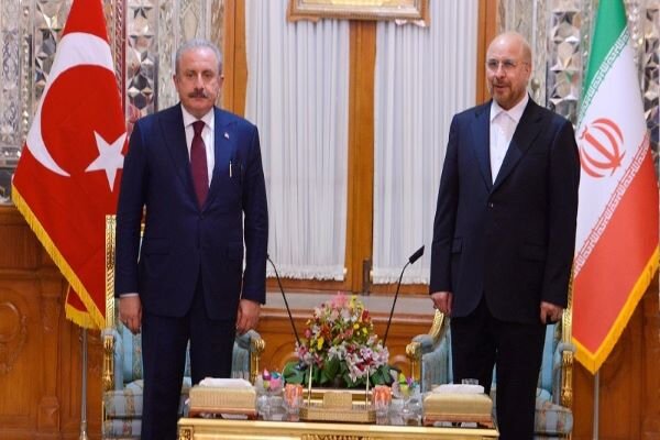 إيران وتركيا تؤكدان ضرورة استكمال وثيقة التعاون بين طهران وأنقرة