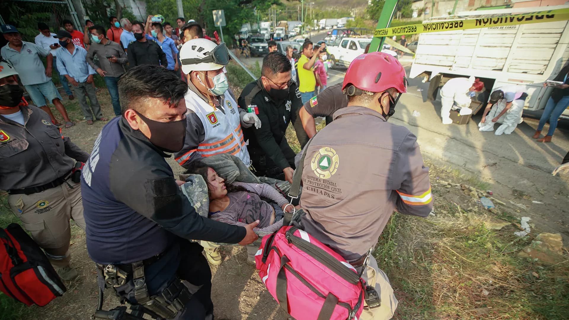 Mais de 50 migrantes morrem em acidente de caminhão no sul do México