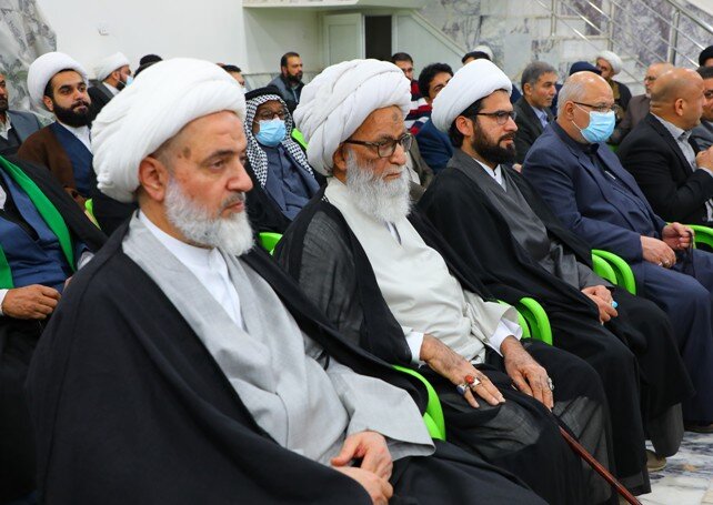 آية الله النجفي يشارك في مجلس الفاتحة على روح السيد رضى الدين الشيرازي