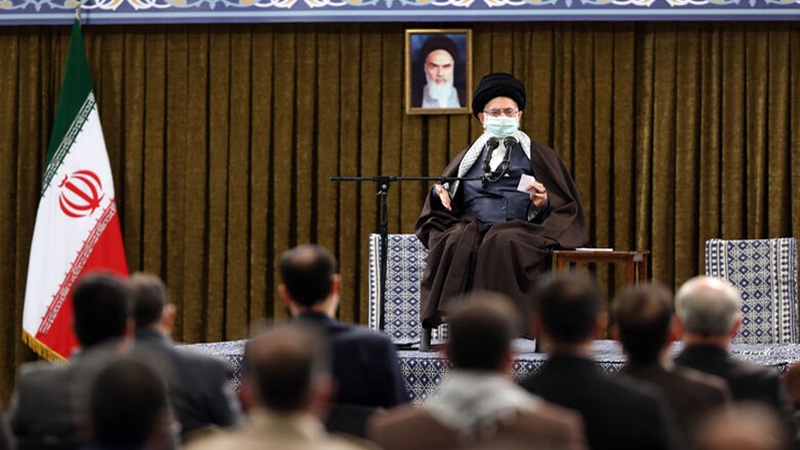 رێبەری باڵای شۆڕش : دوژمن بە درۆ و چەواشەکاریی جێگای ستەمکار و ستەملێکراو دەگۆڕێ