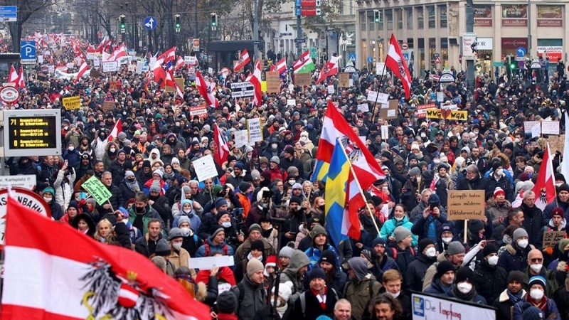 Continuano in Europa le proteste contro restrizioni anti Covid