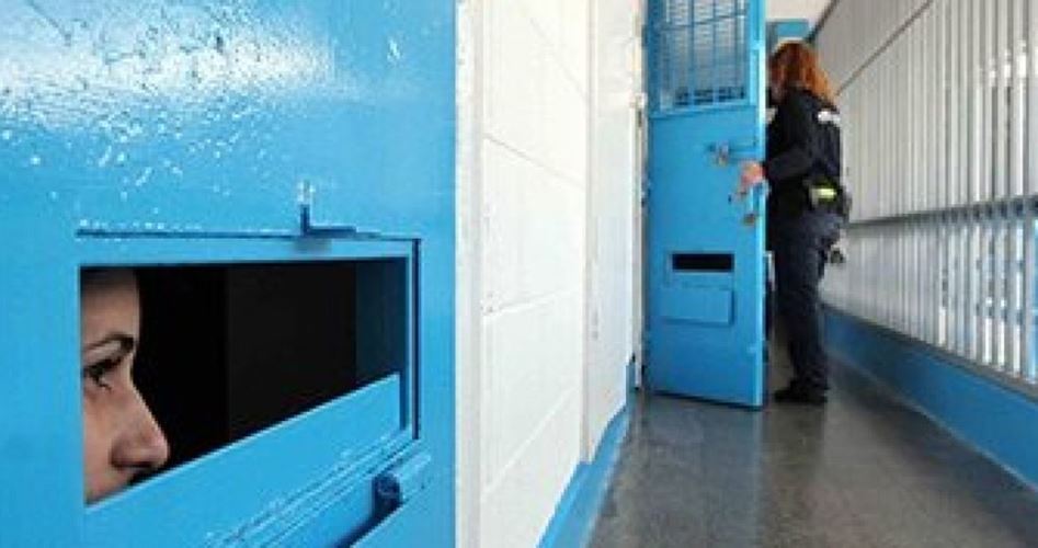 Palestinian women prisoners in Israeli jails allowed to phone families