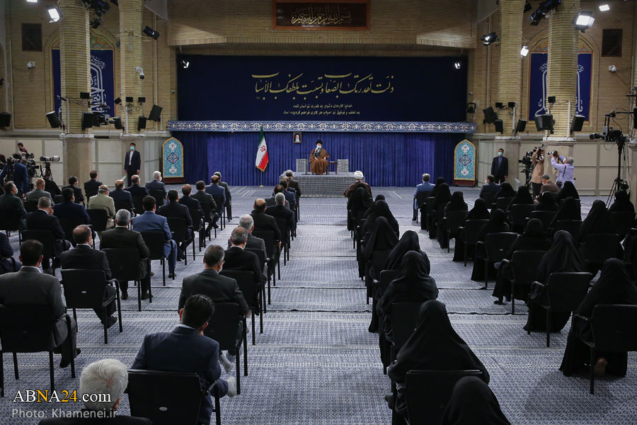 Photos: Imam Khamenei receiving nurses, families of health martyrs